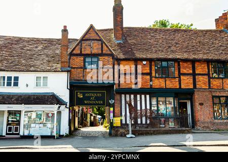 Casa storica in legno di mattoni, antiquariato a Wendover, Wendover, Buckinghamshire, Inghilterra Foto Stock