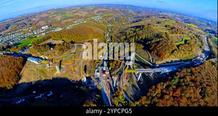 Luftbild, Großbaustelle und Neubau der Rahmedetalbrücke der Autobahn A45, Waldgebiet Sauerland, Erdkugel, Fisheye Aufnahme, Fischaugen Aufnahme, 360 Grad Aufnahme, piccolo mondo, piccolo pianeta, fisheye Bild, Gevelndorf, Lüdenscheid, Ruhrgebiet, Nordrhein-Westfalen, Deutschland ACHTUNGxMINDESTHONORARx60xEURO *** foto aerea, grande cantiere e nuova costruzione del ponte Rahmedetal sull'autostrada A45, area forestale Sauerland, globo terrestre, immagine fisheye, immagine a 360 gradi, Tiny World, Little Planet, fisheye image, Gevelndorf, Lüdenscheid, zona della Ruhr, Renania settentrionale-Vestfalia, Germania ATTENTI Foto Stock