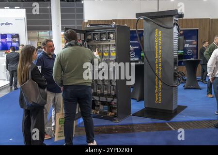 Smart Storage, moduli di stoccaggio dell'elettricità alla fiera Solar Solutions di Duesseldorf, oltre 250 espositori internazionali presentano prodotti e servizi Foto Stock