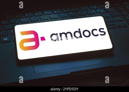 22 gennaio 2024, Brasile. In questa immagine, il logo Amdocs Limited viene visualizzato sullo schermo di uno smartphone Foto Stock