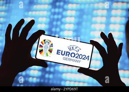 20 maggio 2024, Brasile. In questa immagine, il logo del Campionato europeo di calcio UEFA (Euro 2024 Germania) viene visualizzato sullo schermo di uno smartphone Foto Stock