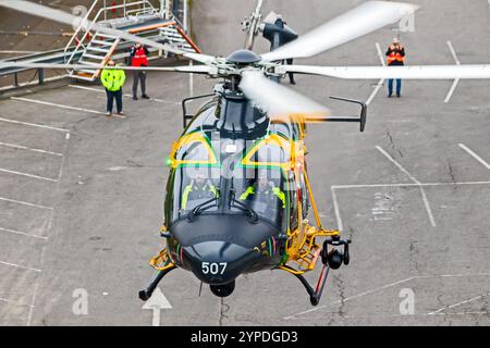 Elicottero Leonardo AW169 (MH-169A) della Guardia di Finanza in partenza dal complesso RAI. Amsterdam, Paesi Bassi - novembre Foto Stock