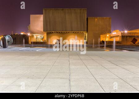 Museo d'arte Everson a Syracuse, New York di notte. Foto Stock