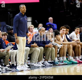 Charlottesville, Virginia, Stati Uniti. 29 novembre 2024. Capo allenatore ad interim dei Virginia Cavaliers Ron Sanchez durante una partita di pallacanestro maschile NCAA tra gli Holy Cross Crusaders e gli University of Virginia Cavaliers alla John Paul Jones Arena di Charlottesville, Virginia. Justin Cooper/CSM/Alamy Live News Foto Stock