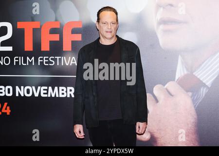 Torino, il photocall per la consegna del premio Stella della Mole a Vince Vince Vaughn durante il 42° Torino Film Festival. Nella foto: Vince Vaughn arriva al Media Center per il tappeto rosso del film Foto Stock