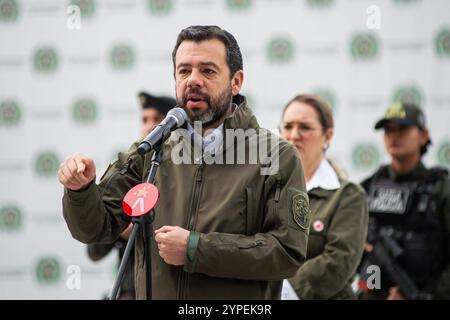 Bogotà, Colombia. 14 novembre 2024. Il sindaco di Bogotà Carlos Fernando Galan tiene una conferenza stampa sull'estorsione fatta dalle prigioni nella sede della polizia di Bogotà, il 14 novembre 2024. Foto di: Mapu H./Long Visual Press credito: Long Visual Press/Alamy Live News Foto Stock