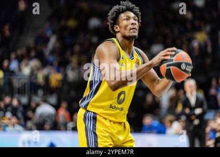 Berlino, Germania. 28 novembre 2024. David McCormack di Alba Berlin visto in azione durante la 12a giornata della stagione regolare Turkish Airlines Euroleague 2024/2025 tra Alba Berlin e Maccabi Playtika Tel Aviv alla Uber Arena. Punteggio finale; Maccabi Playtika Tel Aviv 103: 85 Alba Berlin. Credito: SOPA Images Limited/Alamy Live News Foto Stock