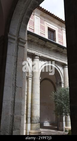 Sezione del chiostro della Cattedrale di Cuenca (Spagna) Foto Stock