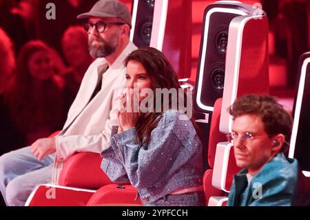 Mark Forster, Yvonne Catterfeld und Kamrad im Halbfinale der 14. Staffel der Castingshow The Voice of Germany 2024 im Studio H Berlin Adlershof. Berlino, 29.11.2024 *** Mark Forster, Yvonne Catterfeld e Kamrad nelle semifinali della quattordicesima stagione del casting show The Voice of Germany 2024 allo Studio H Berlin Adlershof Berlin, 29 11 2024 foto:XF.xKernx/xFuturexImagex voice 4136 Foto Stock