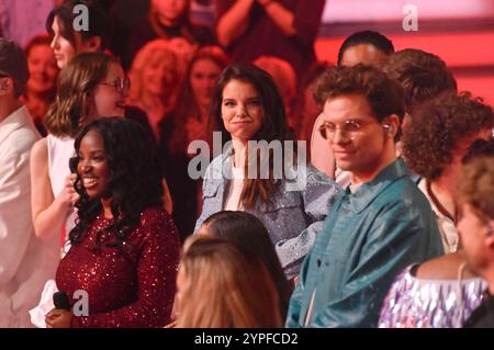 Yvonne Catterfeld und Kamrad im Halbfinale der 14. Staffel der Castingshow The Voice of Germany 2024 im Studio H Berlin Adlershof. Berlino, 29.11.2024 *** Yvonne Catterfeld e Kamrad nelle semifinali della quattordicesima stagione del casting show The Voice of Germany 2024 allo Studio H Berlin Adlershof Berlin, 29 11 2024 foto:XF.xKernx/xFuturexImagex voice 4130 Foto Stock