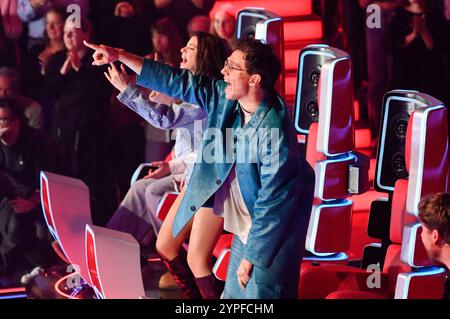 Yvonne Catterfeld, Kamrad und Samu Haber im Halbfinale der 14. Staffel der Castingshow The Voice of Germany 2024 im Studio H Berlin Adlershof. Berlino, 29.11.2024 *** Yvonne Catterfeld, Kamrad e Samu Haber nelle semifinali della quattordicesima stagione del casting show The Voice of Germany 2024 allo Studio H Berlin Adlershof Berlin, 29 11 2024 foto:XF.xKernx/xFuturexImagex voice 4164 Foto Stock