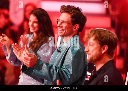 Yvonne Catterfeld, Kamrad und Samu Haber im Halbfinale der 14. Staffel der Castingshow The Voice of Germany 2024 im Studio H Berlin Adlershof. Berlino, 29.11.2024 *** Yvonne Catterfeld, Kamrad e Samu Haber nelle semifinali della quattordicesima stagione del casting show The Voice of Germany 2024 allo Studio H Berlin Adlershof Berlin, 29 11 2024 foto:XF.xKernx/xFuturexImagex voice 4165 Foto Stock