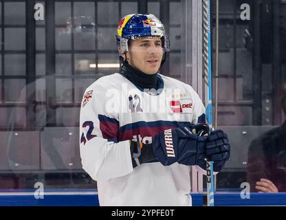 Yasin Ehliz (EHC Red Bull Muenchen, n. 42) beim Warmup. GER, EHC Red Bull Muenchen vs. Nuernberg Ice Tigers, Eishockey, DEL, 21. Spieltag, Saison 2024/2025, 28.11.2024. Foto: Eibner-Pressefoto/Heike Feiner Foto Stock