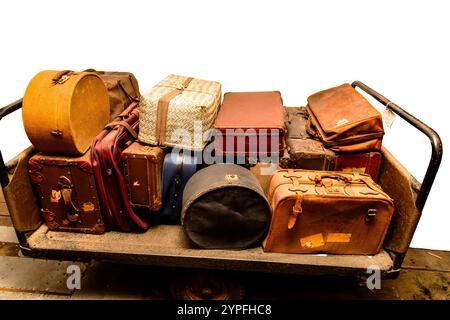 Una valigia è un'indicazione certa che state viaggiando, magari una vacanza o una visita. Foto Stock