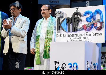 Kolkata, India. 29 novembre 2024. KOLKATA, INDIA - NOVEMBRE 29: (L-R) il regista indiano e presidente del KIFF Goutam Ghose e il ministro dello sport Aroop Biswas durante la presentazione del logo del 30° Kolkata International Film Festival (KIFF) il 29 novembre 2024 a Kolkata, India. (Foto di Samir Jana/Hindustan Times/Sipa USA) credito: SIPA USA/Alamy Live News Foto Stock