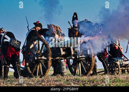 Tvarozna, Repubblica Ceca. 30 novembre 2024. La ricostruzione della battaglia di Austerlitz (battaglia dei tre imperatori) si tenne a Tvarozna, Repubblica Ceca, il 30 novembre 2024. Crediti: Patrik Uhlir/CTK Photo/Alamy Live News Foto Stock