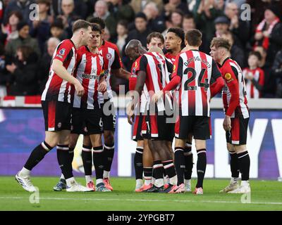 Kevin Schade di Brentford celebra il secondo gol della squadra durante la partita di Premier League al Gtech Community Stadium di Brentford. Data foto: Sabato 30 novembre 2024. Foto Stock