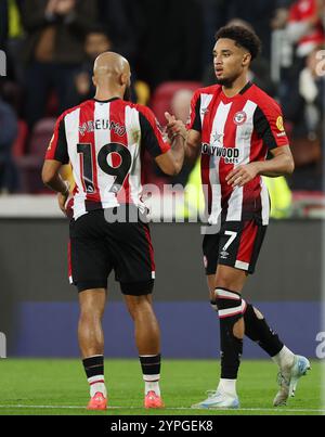 Kevin Schade di Brentford celebra il terzo gol della squadra durante la partita di Premier League al Gtech Community Stadium di Brentford. Data foto: Sabato 30 novembre 2024. Foto Stock