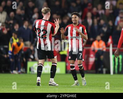 Kevin Schade di Brentford celebra il quarto gol della squadra durante la partita di Premier League al Gtech Community Stadium di Brentford. Data foto: Sabato 30 novembre 2024. Foto Stock