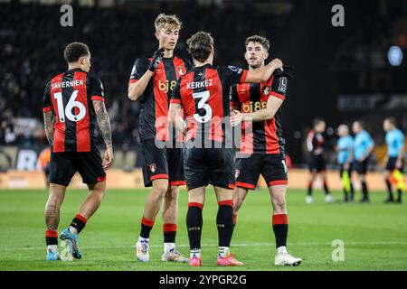 Wolverhampton, Regno Unito. 30 novembre 2024. Wolverhampton, Inghilterra, 30 novembre 2024: Giocatori del Bournemouth a tempo pieno della partita di calcio di Premier League tra Wolverhampton Wanderers e Bournemouth allo stadio Molineux di Wolverhampton, Inghilterra (Natalie Mincher/SPP) crediti: SPP Sport Press Photo. /Alamy Live News Foto Stock
