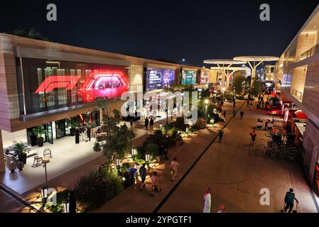 Doha, Qatar. 30 novembre 2024. Atmosfera da paddock. Formula 1 World Championship, Rd 23, Qatar Grand Prix, sabato 30 novembre 2024. Doha, Qatar. Crediti: James Moy/Alamy Live News Foto Stock