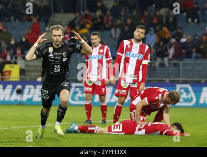 ABD0136 20241130 - GRAZ - Österreich: Angelo Gattermayer (Wolfsberg /links) nach seinem Tor zum 3:4 während der Admiral Bundesliga- Begegnung/15. Runde zwischen GAK und RZ pellets WAC am Samstag, 30. Novembre 2024, alla der Merkur Arena di Graz. - FOTO: APA/ERWIN SCHERIAU - 20241130 PD8035 credito: APA-PictureDesk/Alamy Live News Foto Stock