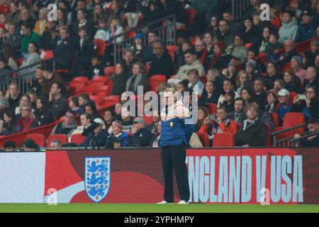 Londra, Regno Unito. 30 novembre 2024. Londra, Inghilterra, 30 novembre 2024: L'allenatore dell'Inghilterra Sarina Wiegman durante l'amichevole internazionale tra Inghilterra e Stati Uniti allo stadio Wembley di Londra, Inghilterra (Alexander Canillas/SPP) crediti: SPP Sport Press Photo. /Alamy Live News Foto Stock