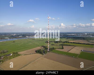 La torre di trasmissione nella città di Wesel fu eretta nel 1968 come struttura in acciaio. Il trasmettitore sta trasmettendo la radio FM, la Foto Stock