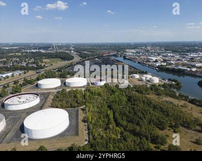 Vista aerea di un porto con deposito di carbone, depositi di combustibile e serbatoi di olio ARAL a Bottrop, Renania settentrionale-Vestfalia Foto Stock