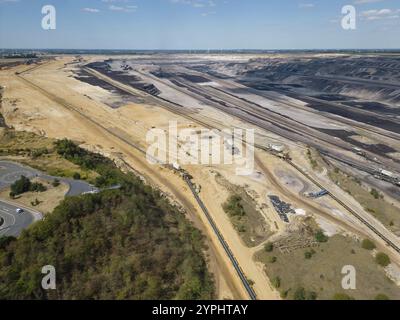 La miniera a cielo aperto di Garzweiler è una miniera di lignite gestita da RWE Power nella regione mineraria renana settentrionale. Secondo stime geologiche Foto Stock