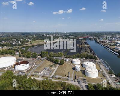 Vista aerea di un porto con deposito di carbone, depositi di combustibile e serbatoi di olio ARAL a Bottrop, Renania settentrionale-Vestfalia Foto Stock