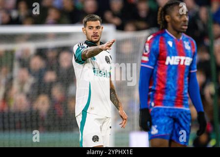 Londra, Regno Unito. 25 novembre 2024. LONDRA, INGHILTERRA, NOVEMBRE 30: Bruno Guimarães del Newcastle United gesti durante la partita di Premier League tra Crystal Palace e Newcastle United al Selhurst Park il 30 novembre 2024 a Londra. (David Horton/SPP) credito: SPP Sport Press Photo. /Alamy Live News Foto Stock