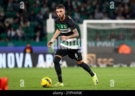 Portogallo. 30 novembre 2024. Zeno Debast difensore dello Sporting CP durante la Liga Portugal Betclic match tra Sporting CP e CD Santa Clara all'Estadio Jose de Alvalade il 30 novembre 2024 a Lisbona, Portogallo. Liga Portugal Betclic - Sporting CP vs CD Santa Clara (Valter Gouveia/SPP) crediti: SPP Sport Press Photo. /Alamy Live News Foto Stock