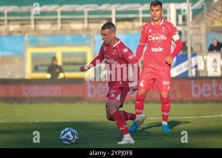 Brixia, Italia. 30 novembre 2024. Cesar Falletti della SSC Bari durante la partita di campionato italiano di serie B tra Brescia calcio e SSC Bari allo stadio Mario Rigamonti il 30 novembre 2024, Brixia, Italia. Crediti: Roberto Tommasini/Alamy Live News Foto Stock