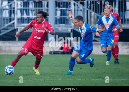 Brixia, Italia. 30 novembre 2024. Mehdi Dorval della SSC Bari durante la partita di campionato italiano di serie B tra Brescia calcio e SSC Bari allo stadio Mario Rigamonti il 30 novembre 2024, Brixia, Italia. Crediti: Roberto Tommasini/Alamy Live News Foto Stock