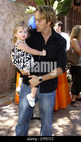 Larry Birkhead e la figlia Dannielynn al Simpsons Ride Opening Celebration Party tenutosi agli Universal Studios di Hollywood a Universal City, California, Stati Uniti il 17 maggio 2008. Foto Stock