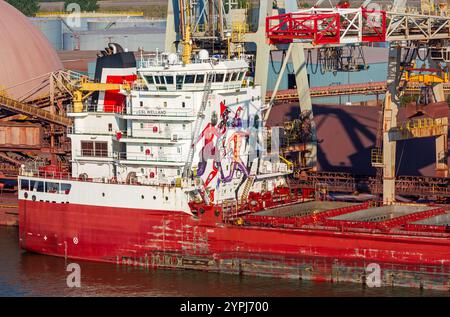 Nave da carico, Parkland Terminal, fiume St. Charles, Quebec City, Canada Foto Stock