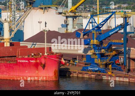 Nave da carico, Parkland Terminal, fiume St. Charles, Quebec City, Canada Foto Stock