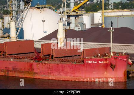 Nave da carico, Parkland Terminal, fiume St. Charles, Quebec City, Canada Foto Stock