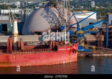 Nave da carico, Parkland Terminal, fiume St. Charles, Quebec City, Canada Foto Stock