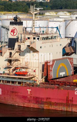 Nave da carico, Parkland Terminal, fiume St. Charles, Quebec City, Canada Foto Stock