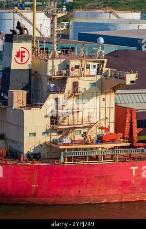 Nave da carico, Parkland Terminal, fiume St. Charles, Quebec City, Canada Foto Stock