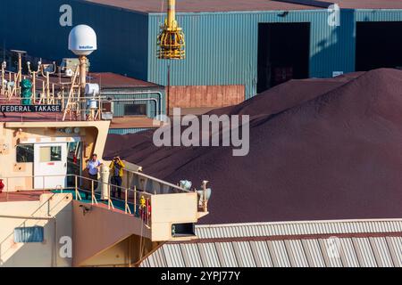 Nave da carico, Parkland Terminal, fiume St. Charles, Quebec City, Canada Foto Stock