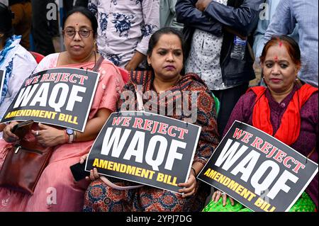 Kolkata, India. 30 novembre 2024. KOLKATA, INDIA - NOVEMBRE 30: Attivisti del Congresso Trinamool del Bengala Occidentale protesta delle cellule minoritarie contro il Waqf Amendment Bill 2024 all'Esplanade il 30 novembre 2024 a Kolkata, India. (Foto di Samir Jana/Hindustan Times/Sipa USA ) credito: SIPA USA/Alamy Live News Foto Stock