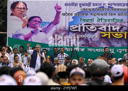 Kolkata, India. 30 novembre 2024. KOLKATA, INDIA - NOVEMBRE 30: Kalyan Banerjee, deputato del TMC, insieme ai leader, durante una manifestazione di protesta organizzata dal Congresso Trinamool del Bengala Occidentale, cella minoritaria contro Waqf Amendment Bill 2024 all'Esplanade il 30 novembre 2024 a Kolkata, India. (Foto di Samir Jana/Hindustan Times/Sipa USA ) credito: SIPA USA/Alamy Live News Foto Stock