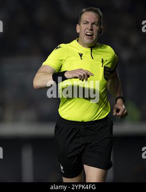 Rio De Janeiro, Brasile. 1 dicembre 2024. RJ - RIO DE JANEIRO - 11/30/2024 - BRASILIANO A 2024, VASCO x ATLETICO-GO - arbitro Lucas Paulo Torezin durante la partita tra Vasco e Atletico-GO allo stadio Sao Januario per il campionato brasiliano A 2024. Foto: Jorge Rodrigues/AGIF credito: AGIF/Alamy Live News Foto Stock