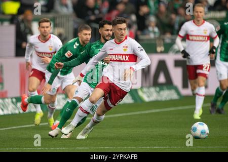 Angelo STILLER S gegen Leonardo BITTENCOURT HB Aktion, Zweikampf, Fussball 1. Bundesliga, 12 anni. Spieltag, SV Werder Bremen HB - VfB Stoccarda S 2-2 am 09.11.2024 a Brema / Germania. Le normative DFL vietano qualsiasi uso di fotografie come sequenze di immagini e/o quasi-video *** Angelo STILLER S vs Leonardo BITTENCOURT HB Action, Duel, Soccer 1 Bundesliga, Matchday 12, SV Werder Bremen HB VfB Stuttgart S 2 2 il 09 11 2024 a Brema Germania le normative DFL vietano qualsiasi uso di fotografie come sequenze di immagini e/o quasi video Foto Stock