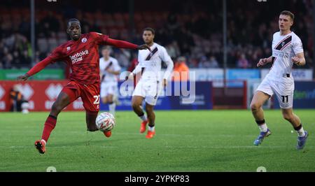 Durante la partita del secondo turno di fa Cup tra Crawley Town e Lincoln City al Broadfield Stadium di Crawley. Foto Stock