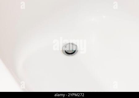 Primo piano dello scarico della vasca da bagno Foto Stock