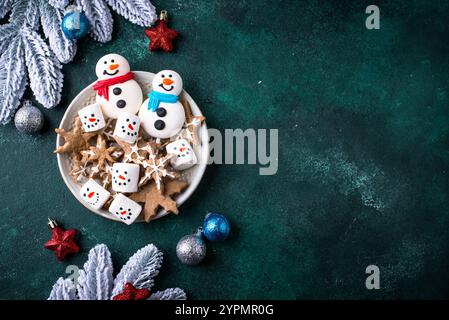 Marshmallow natalizio a forma di pupazzo di neve Foto Stock